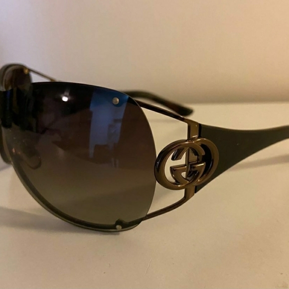 Sunglass - Picture 2 of 5